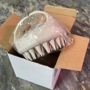 Scalp massager shampoo brush